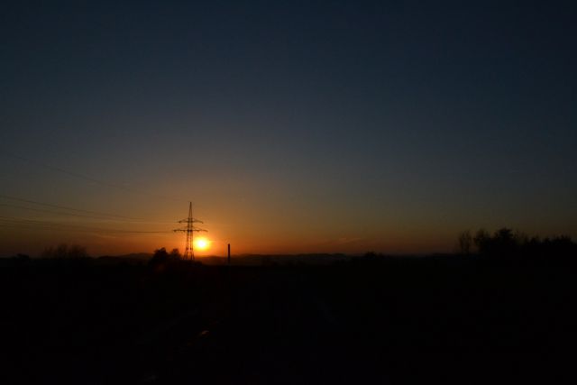 12 04 28 20.00.24 Západ slunce pod Zvičinou